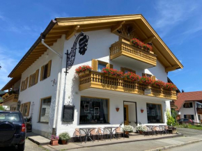 Gästehaus u Ferienwohnungen Veronika incl Frühstücksbuffet Unterammergau